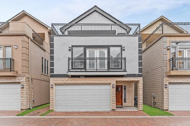 Building Photo - 3045 Clinton Dr