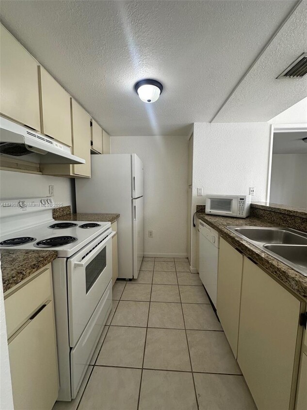 Foto principal - 7125 NW 186th St