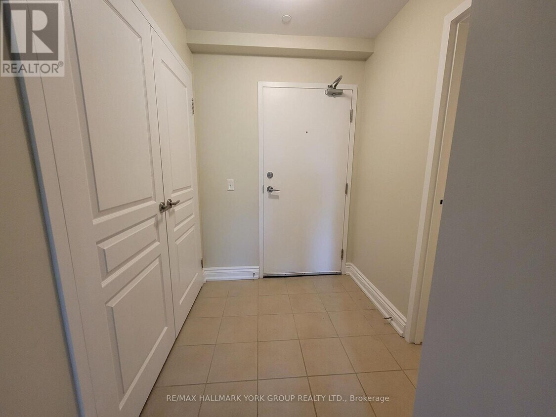 Photo principale - 15565-15565 Yonge St