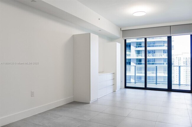 Building Photo - 1010 Brickell Ave