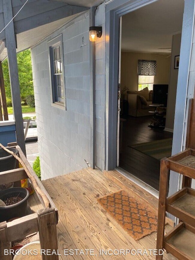 Building Photo - 2 br, 1 bath House - 106 B Westover Avenue