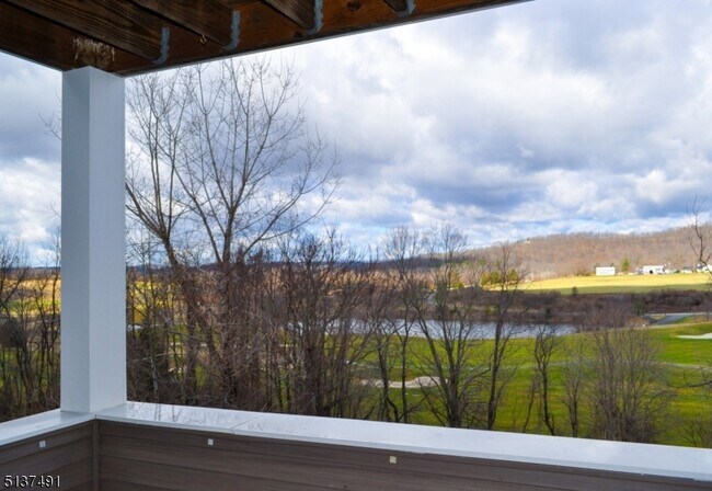 Foto del edificio - 40 Clubhouse Rd