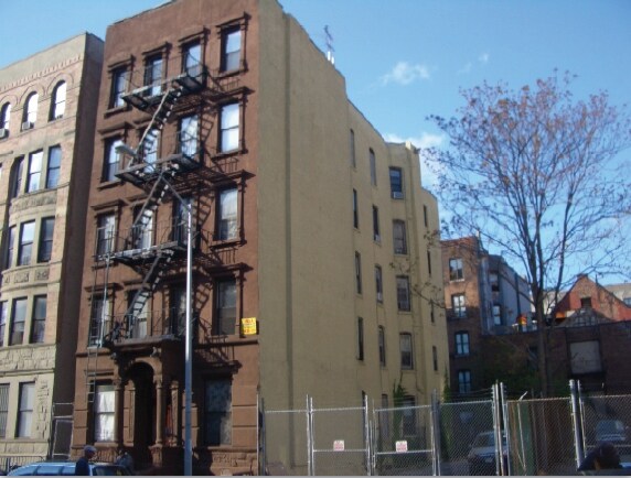 Foto del edificio - 315 W 121st St