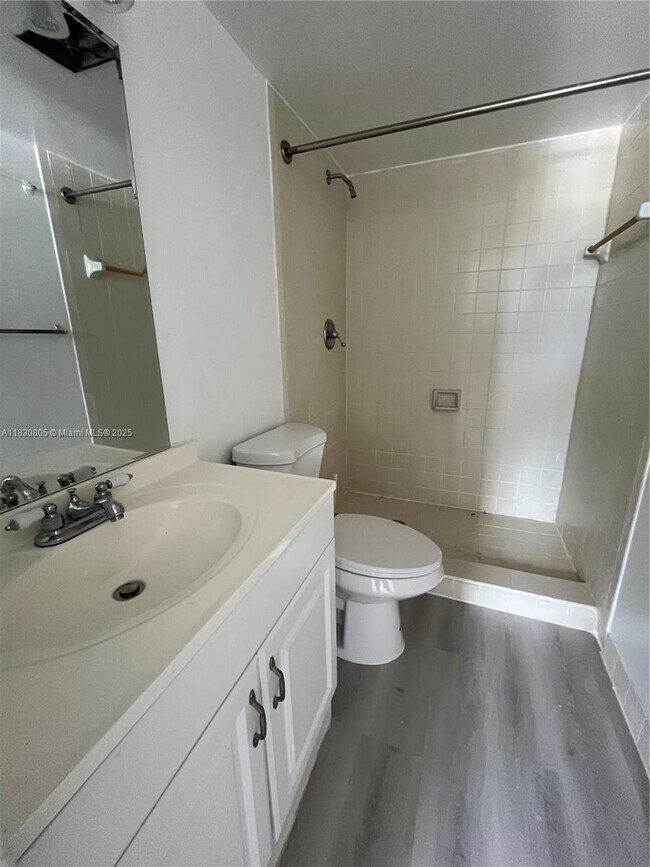 Foto del edificio - 1720 NW N River Dr