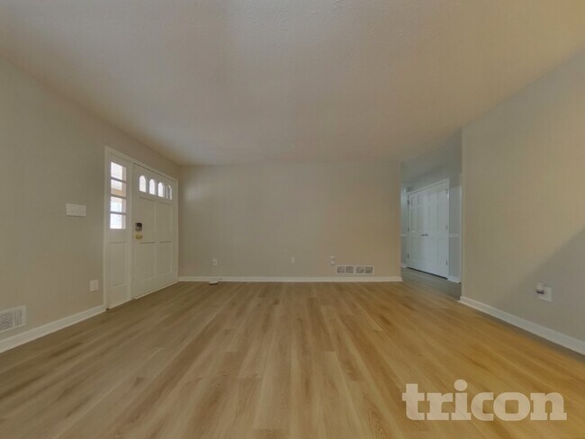 Foto del edificio - 5681 Lanny Dr