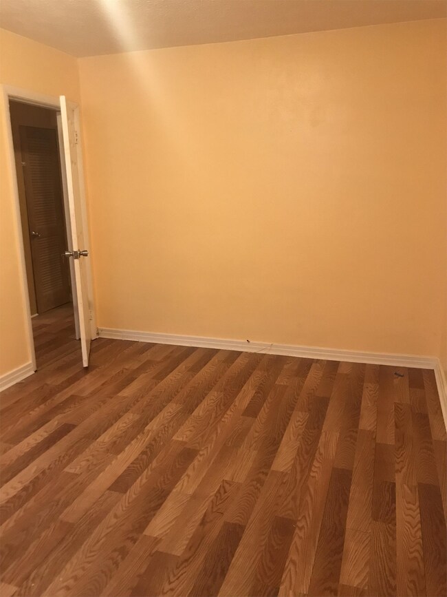 Foto del edificio - 1819 W 10th St