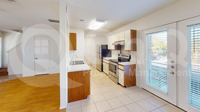 Foto del edificio - 1015 E Yager Ln