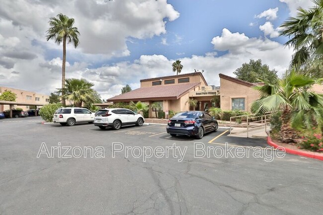 Foto del edificio - 2121 W Royal Palm Rd