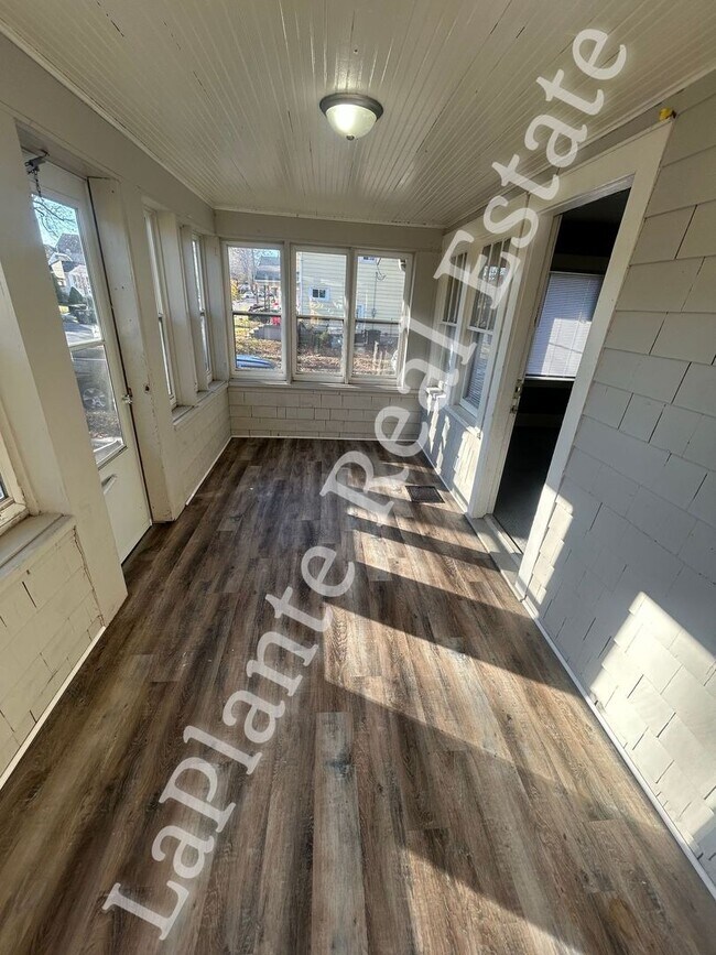 Foto del edificio - Bright Newly renovated Home in a Quiet Wes...