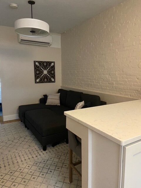 Foto del edificio - 352 E 8th St