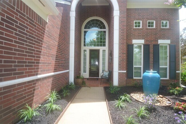 Foto del edificio - 7902 Silent Forest Dr