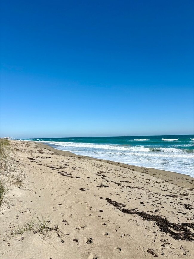 Foto del edificio - Direct Oceanfront 2/2 Condo in Stuart!