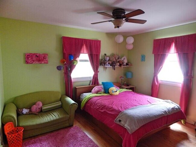 Foto del edificio - 748 North Indiana Street, Elmhurst, IL, 60126