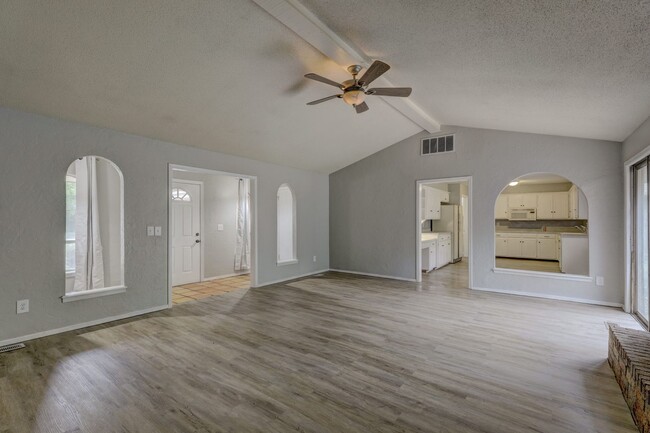 Foto del edificio - 3 bed 2 bath home in OKC