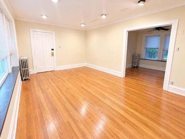 Foto del edificio - 2044 W Farragut Ave