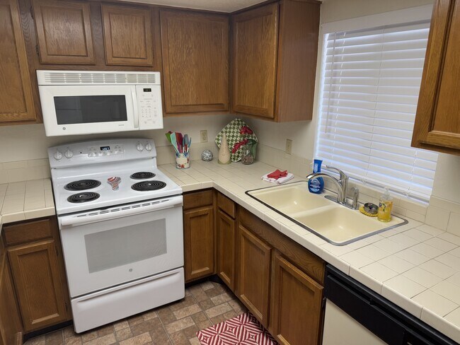 Foto del edificio - 5518 E Lindstrom Ln