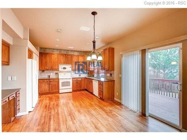 Foto del edificio - 8044 Lodi Ln