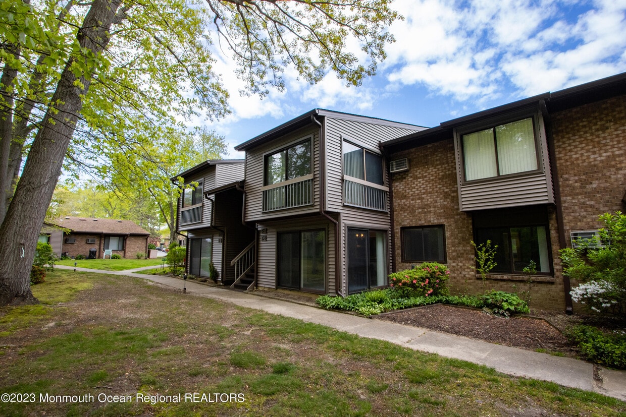 53 Lexington Ct, Red Bank, NJ 07701 House Rental in Red Bank, NJ