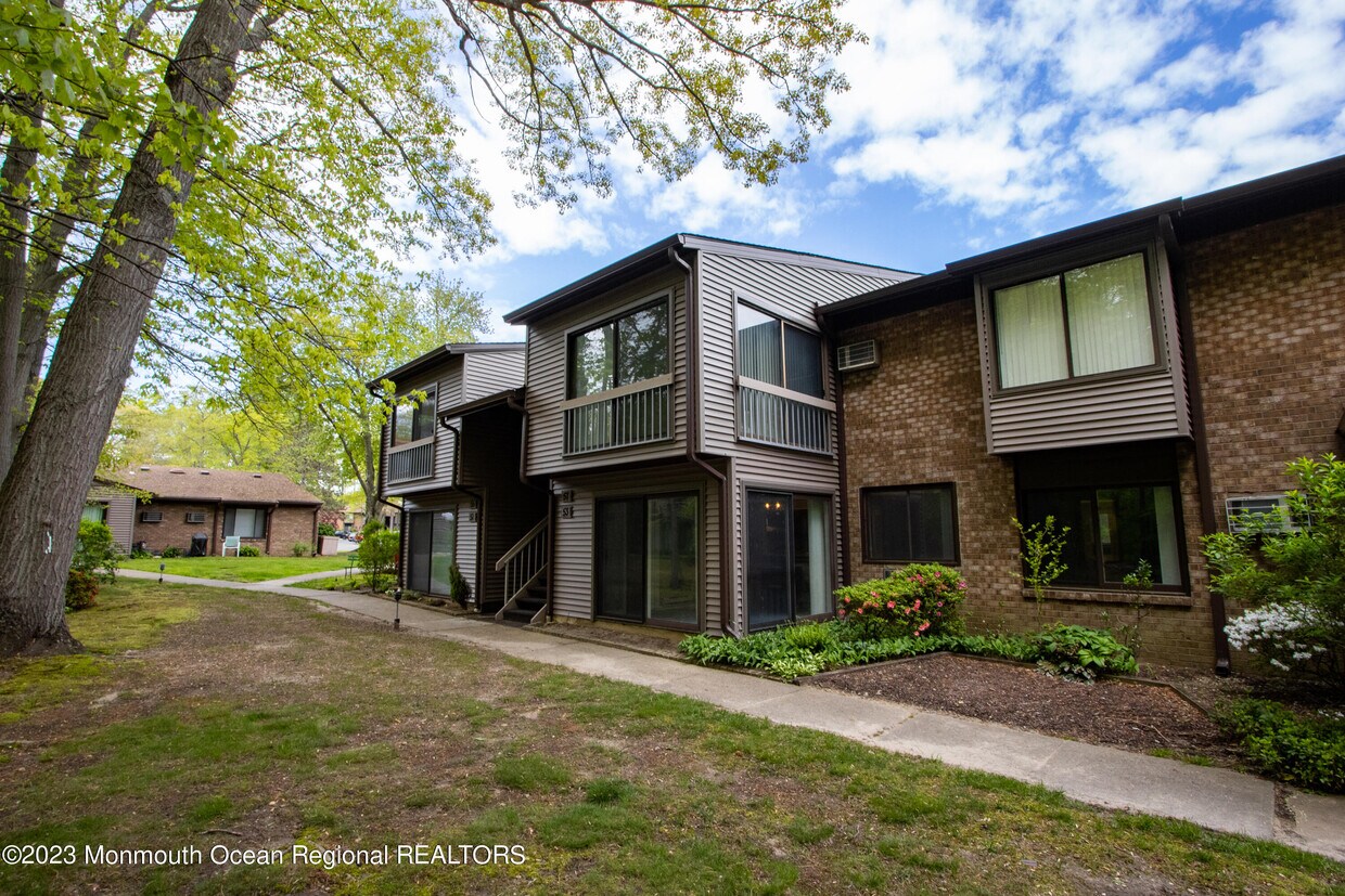 53 Lexington Ct, Red Bank, NJ 07701 House Rental in Red Bank, NJ