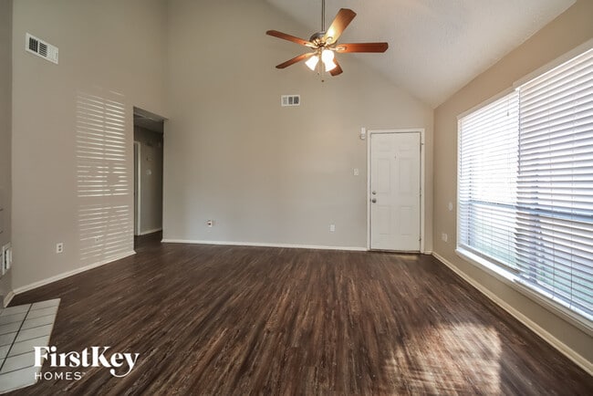 Building Photo - 15610 Riverside Grove Dr