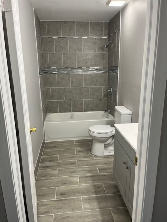 Foto del edificio - 2  Bedroom Condo located in Maple Leaf Par...