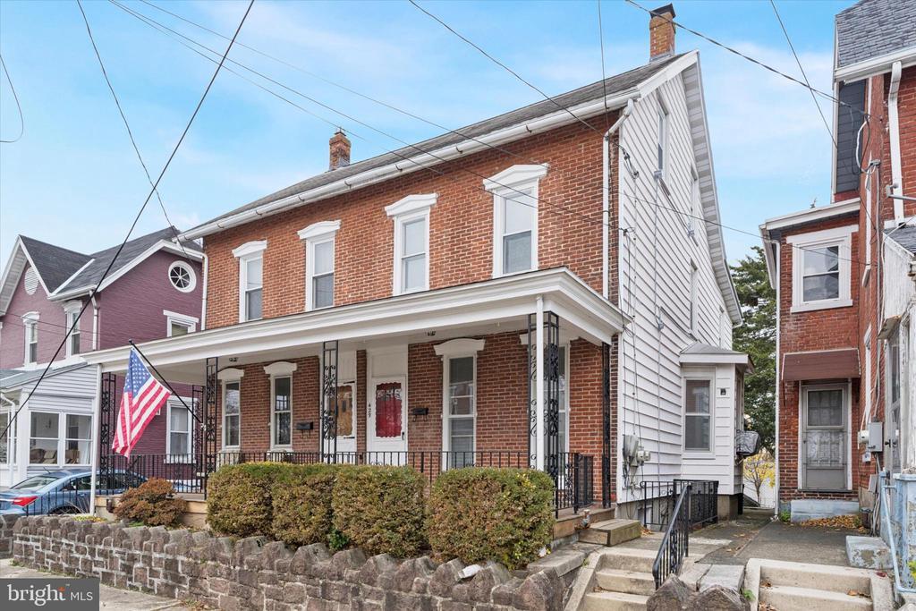 Primary Photo - 429 Church St