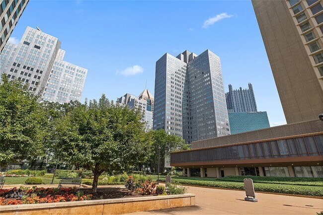 Foto del edificio - 320 Fort Duquesne Blvd