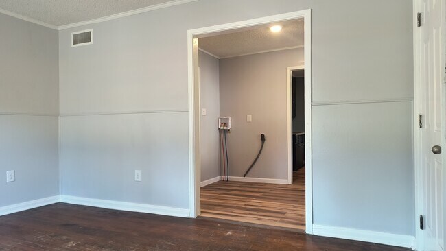 Building Photo - 1734 E Circle Dr