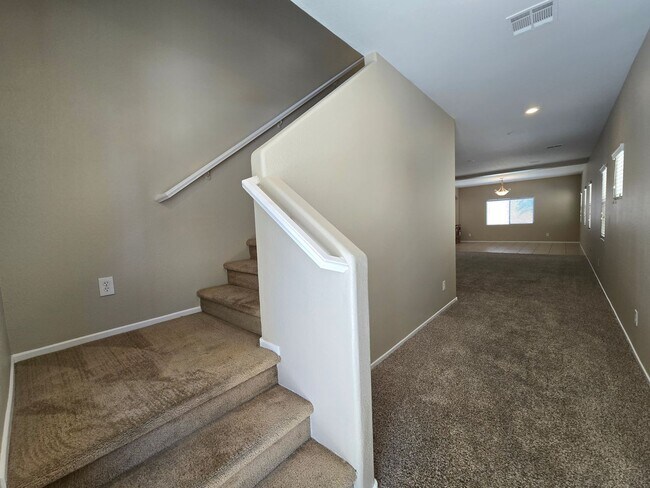 Foto del edificio - A Stunning 4 Bedroom Home in South West La...