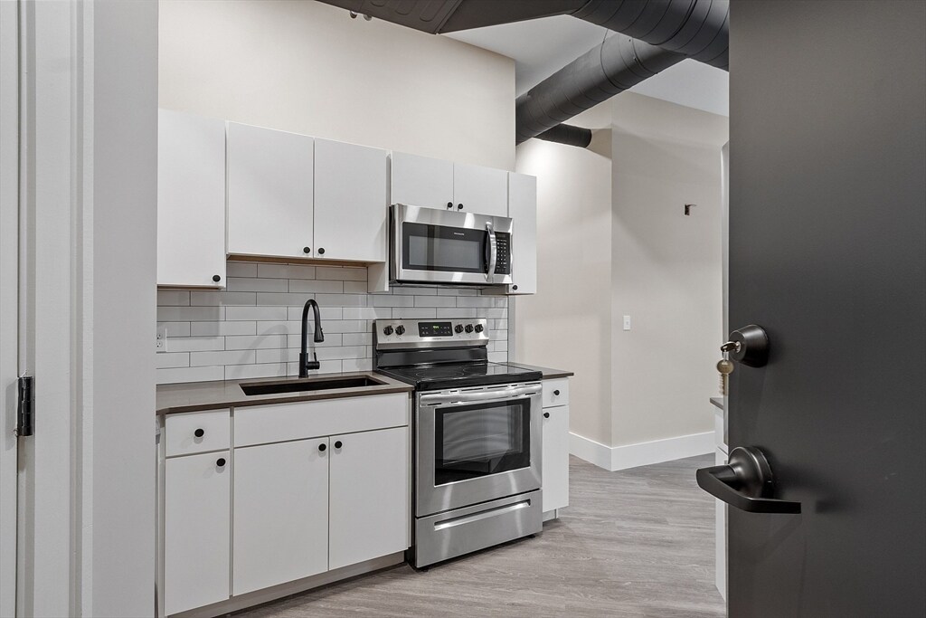 409 Main St Unit 2B, Fitchburg, MA 01420 Room for Rent in Fitchburg
