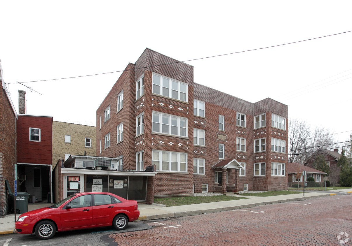 Primary Photo - Saran Apartments