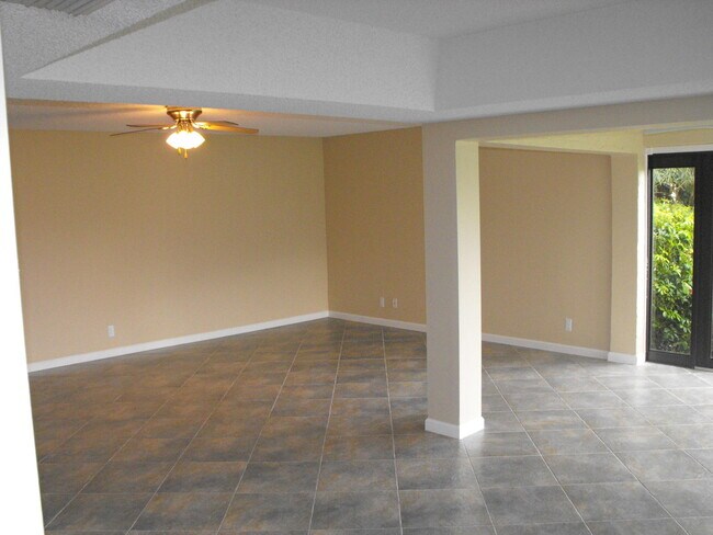 Foto del edificio - 17138 Waterbend Dr
