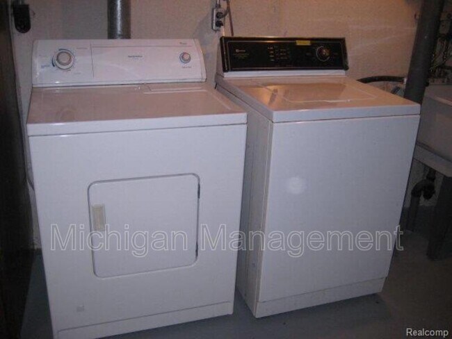 Foto del edificio - 41635 Bedford Dr