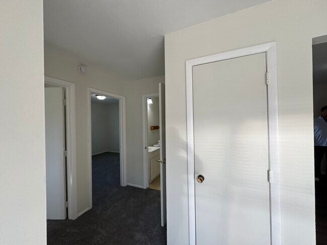 Building Photo - 647 Kennedy Ct