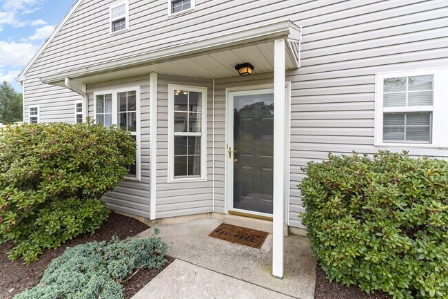 Building Photo - 132 Peregrine Ln