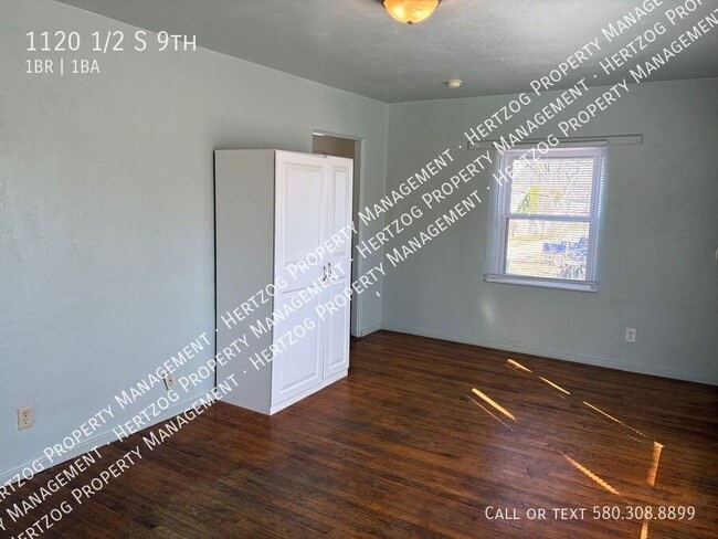 Building Photo - 1120 1/2 S 9th-