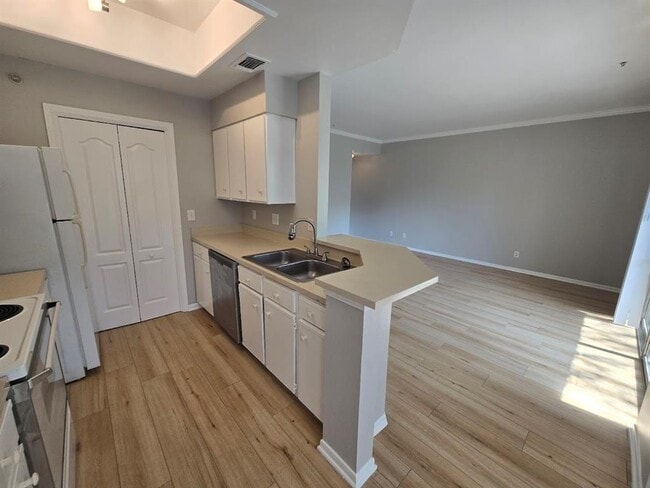 Building Photo - 6000-4 Shepherd Mountain Cove