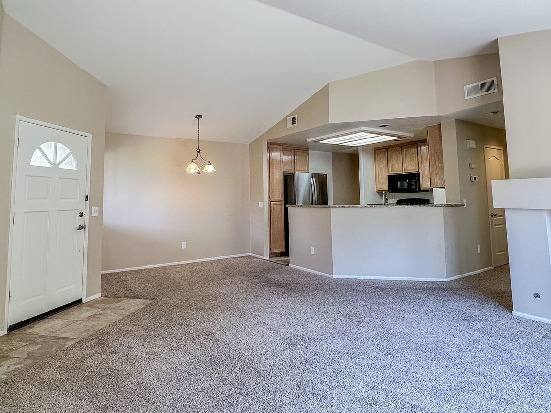 Primary Photo - Beautiful 2 Bed, 2 Bath Townhome in Belser...