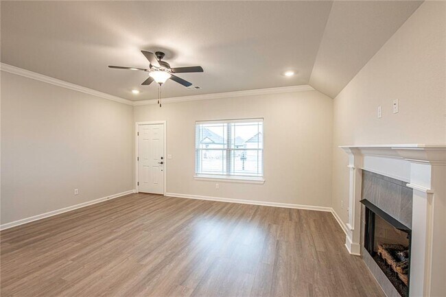 Building Photo - 121 N Hinsdale Ave