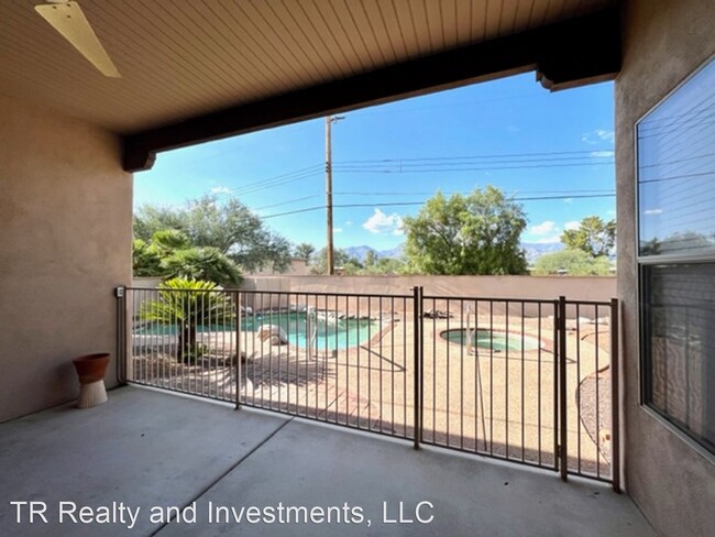 Building Photo - 4 br, 2.5 bath House - 7951 E. Calle Villa...