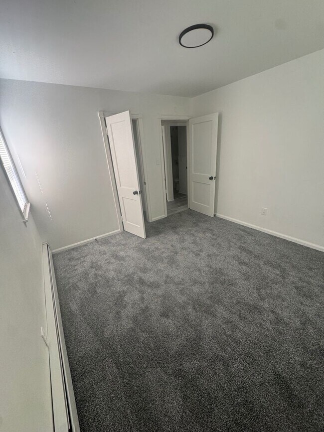 Foto del edificio - Spacious Two-Bedroom Unit in a Charming Property – Available Now!