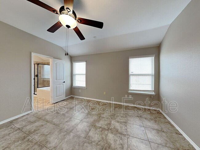 Building Photo - 645 Pollyann Trl
