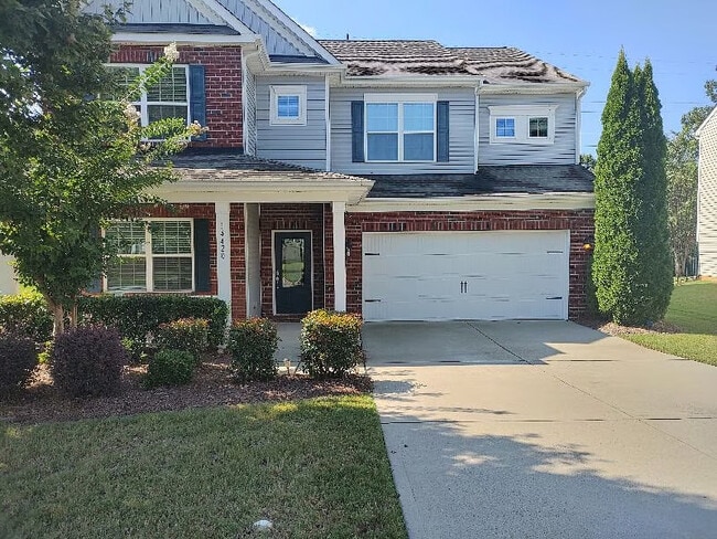 Building Photo - Room in House on Green Birch Dr