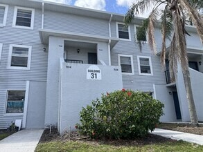 Building Photo - 7140 Waterside Dr