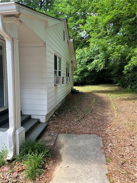 Building Photo - 645 Lawrence St NE