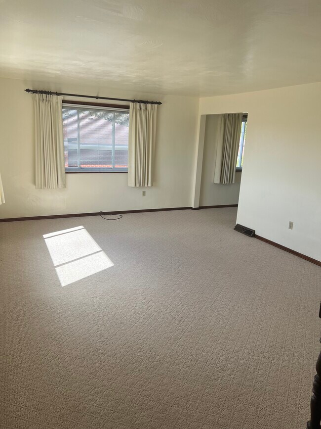 Foto del edificio - 215 Orchard Hill Dr