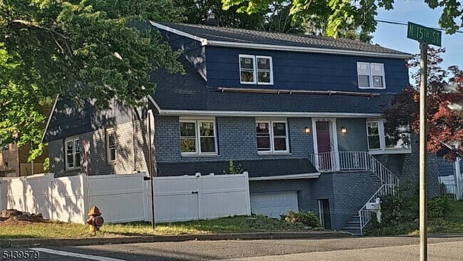 Foto del edificio - 155 Prescott Ave