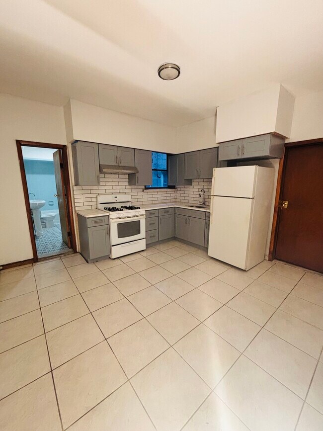 Foto del edificio - 739 Harrison Ave