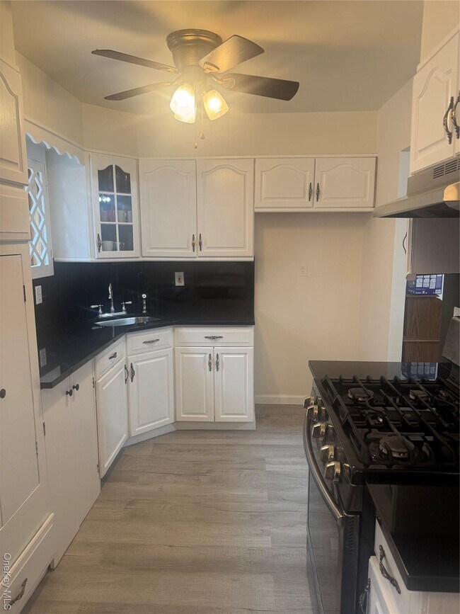 Foto del edificio - 2148 E 69th St