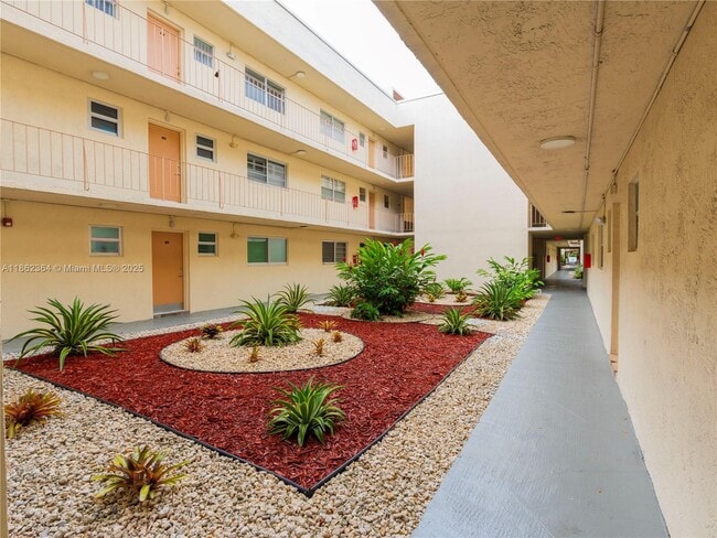 Building Photo - 10300 Coral Wy